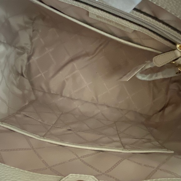 ❌Sold❌ Michael Kors Bedford Legacy Large Leather Tote - Picture 10 of 12